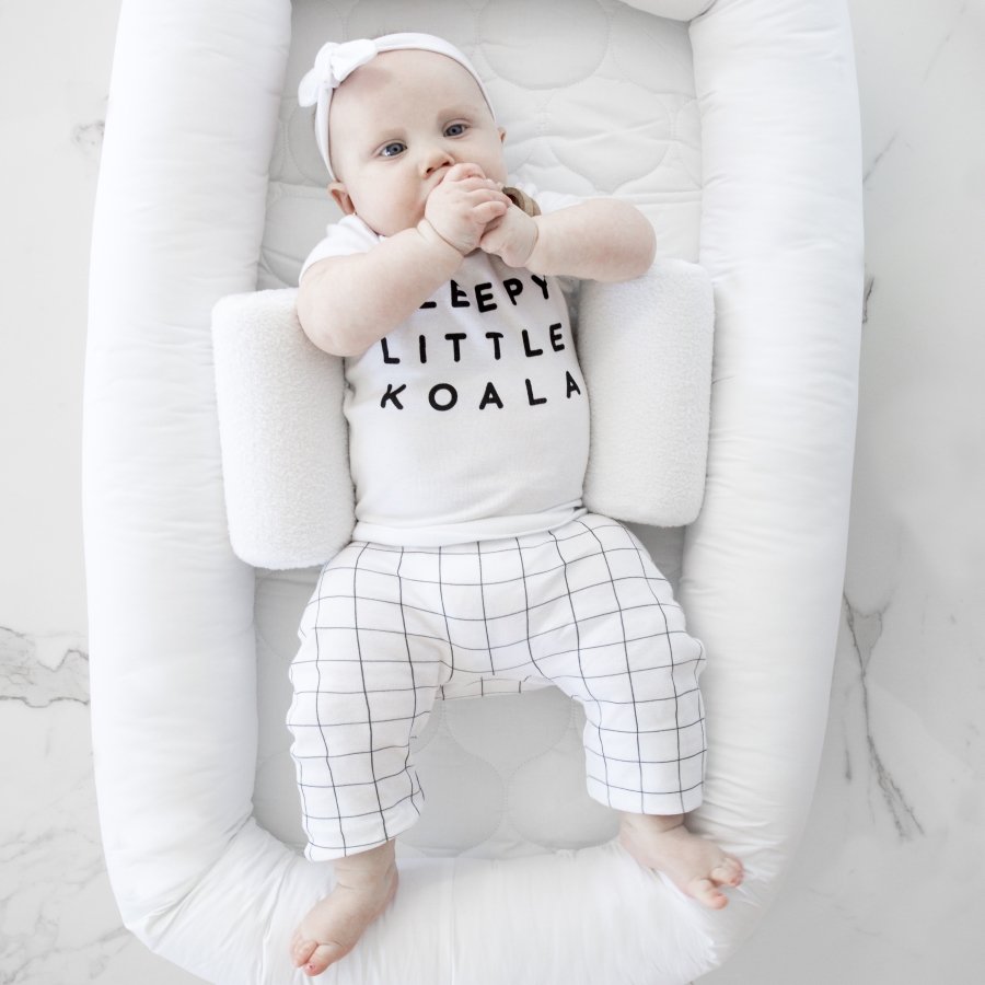 https://www.smoochbaby.com.au/assets/images/Cosy-Crib-white-lifestyle-4-1.jpg